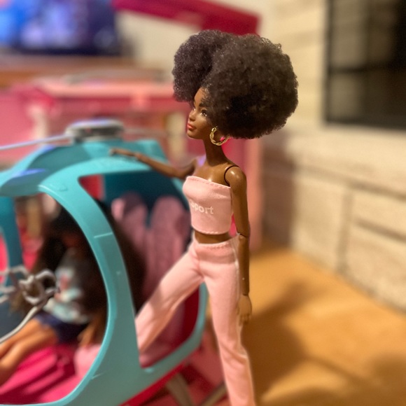 Black Barbie - Picture 6 of 9